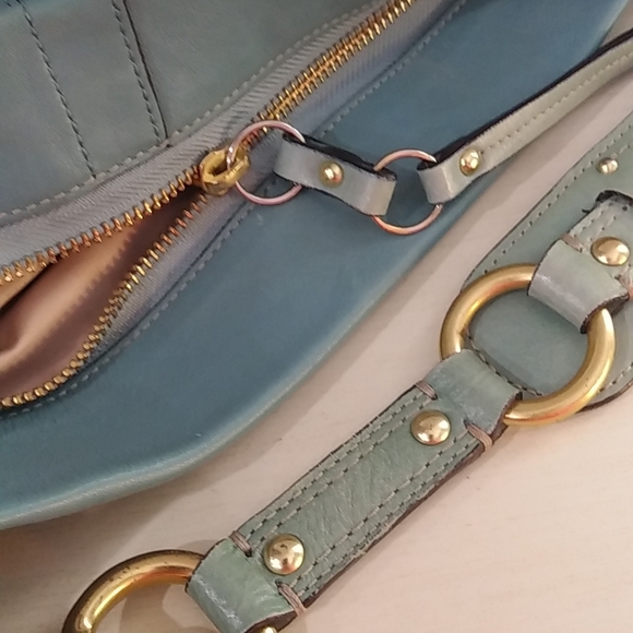 Coach Carly hobo bag in light blue leather with gold metal details - Picture 12 of 16